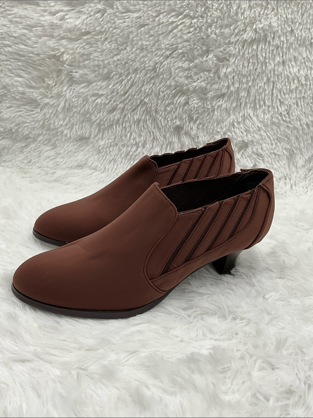Aj Valenci Pumps Size 8.5 Rust Brown Low Kitten Heel Slip-On Pumps
